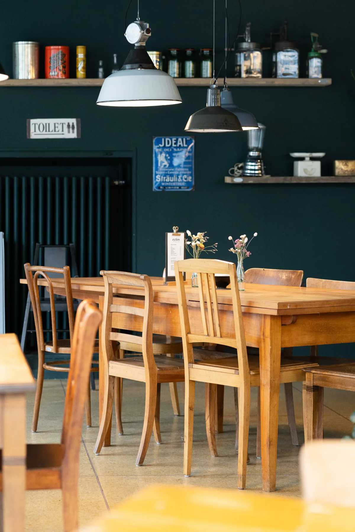 Tisch im Bistro zytlos